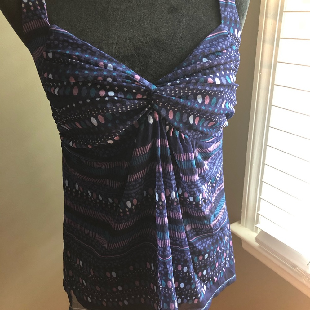 Women’s Top - Picture 2 of 6